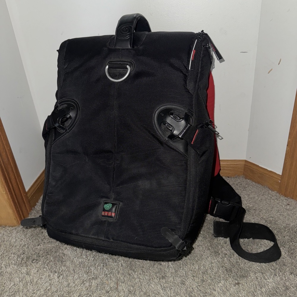 Kata 3N1-30 Camera Black Sling Backpack Adjustable Inserts Hiking w/Cover EUC